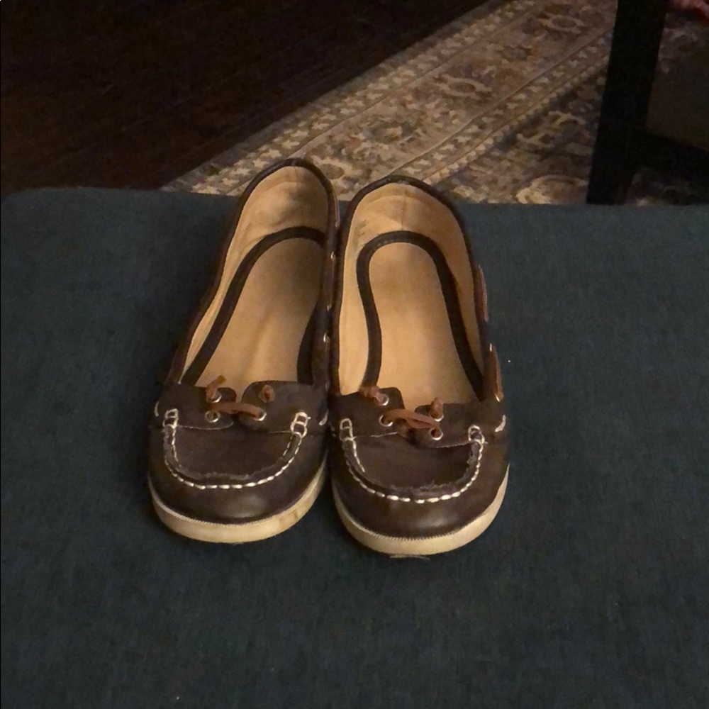 Size 8, women’s brown boat shoe